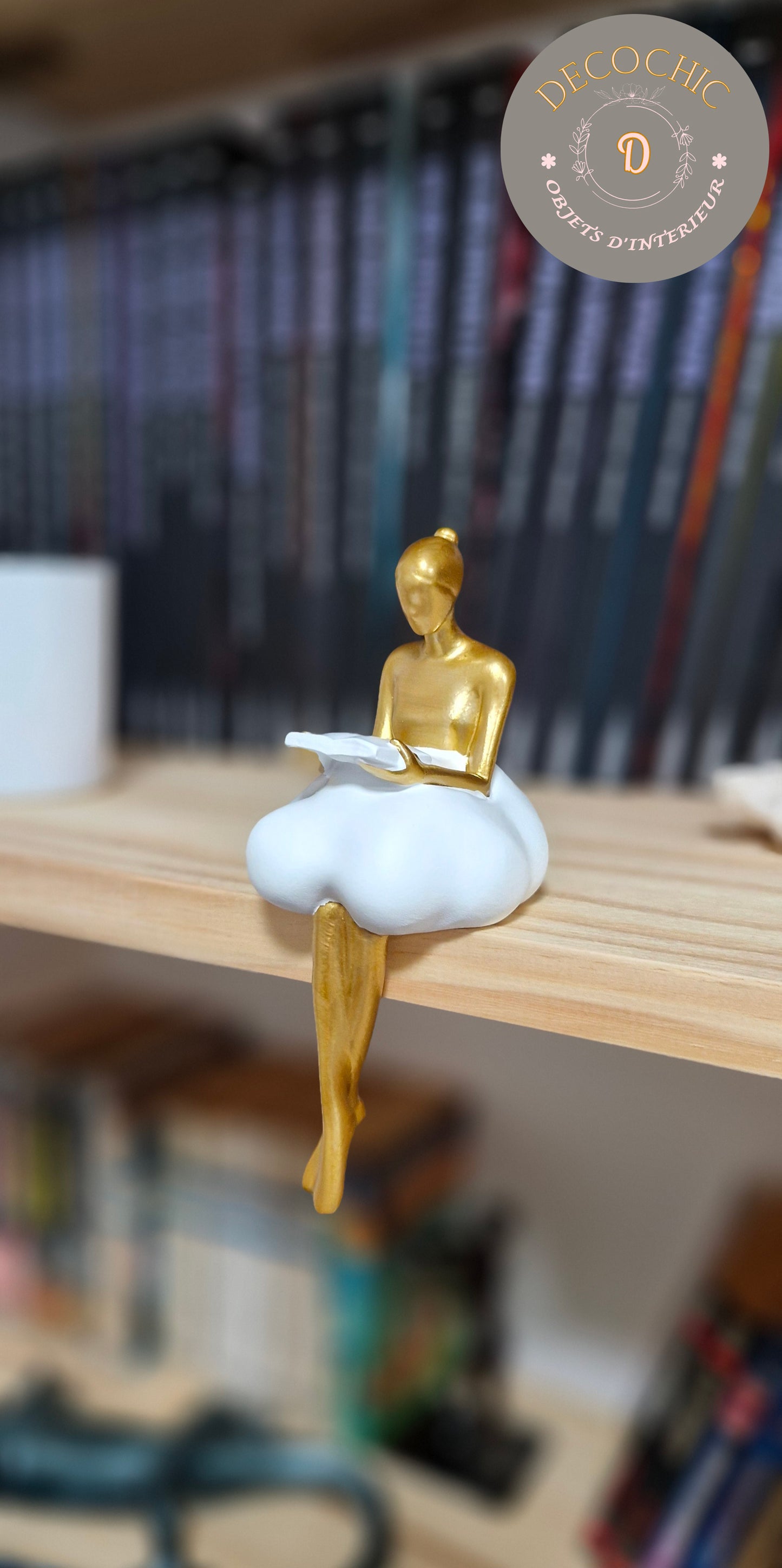 Sculpture "Femme Lisant sur un Nuage"
