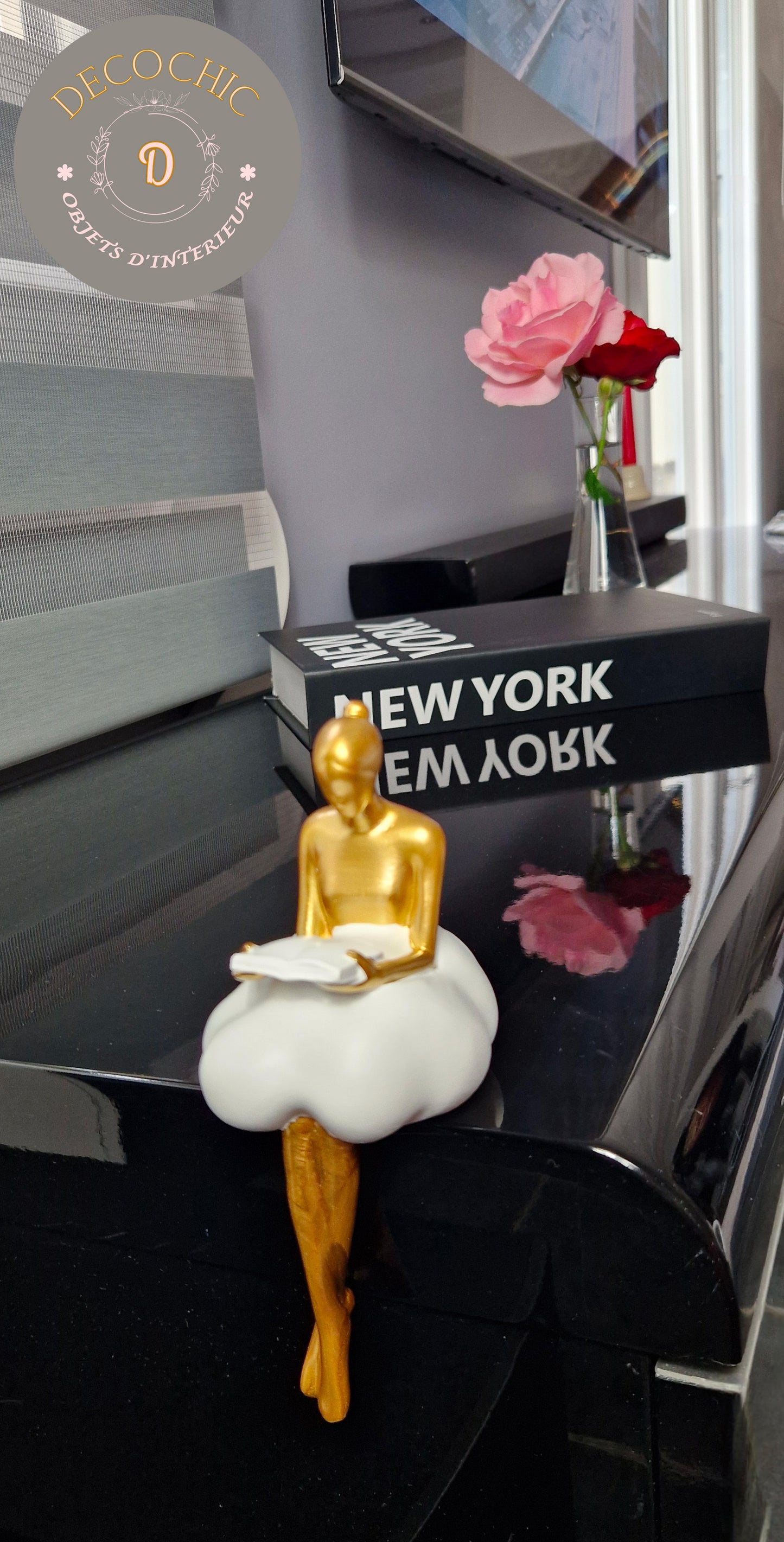 Sculpture "Femme Lisant sur un Nuage"