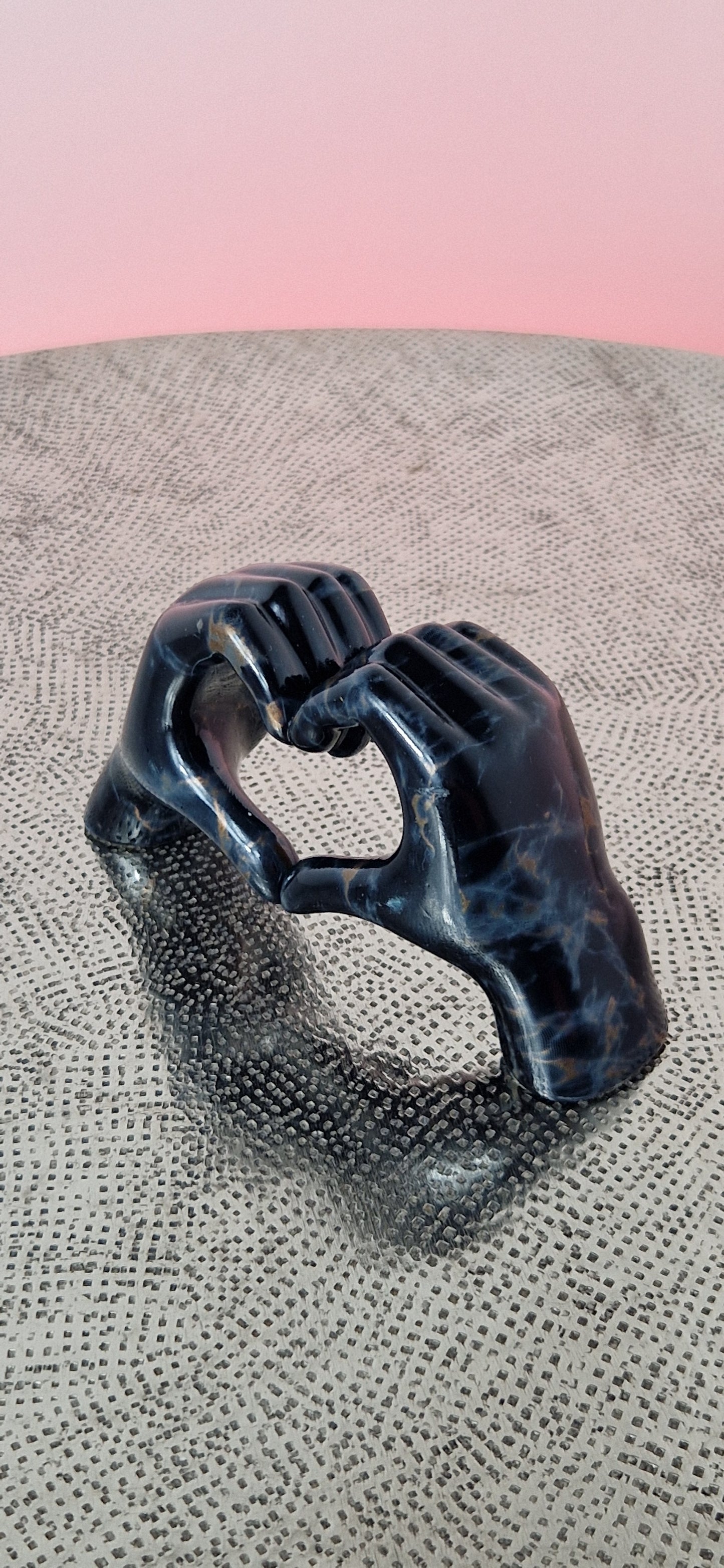 Sculpture "Mains en Cœur"