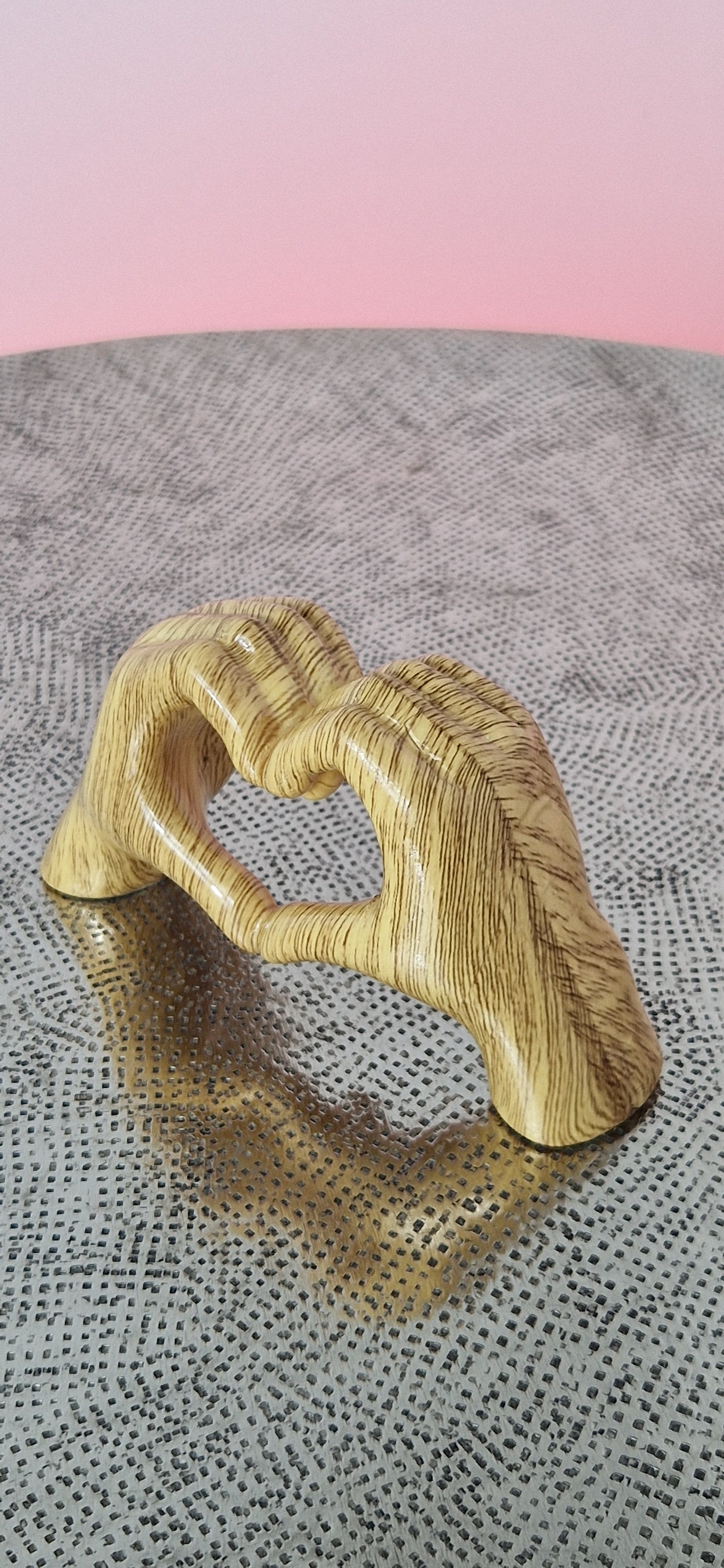 Sculpture "Mains en Cœur"