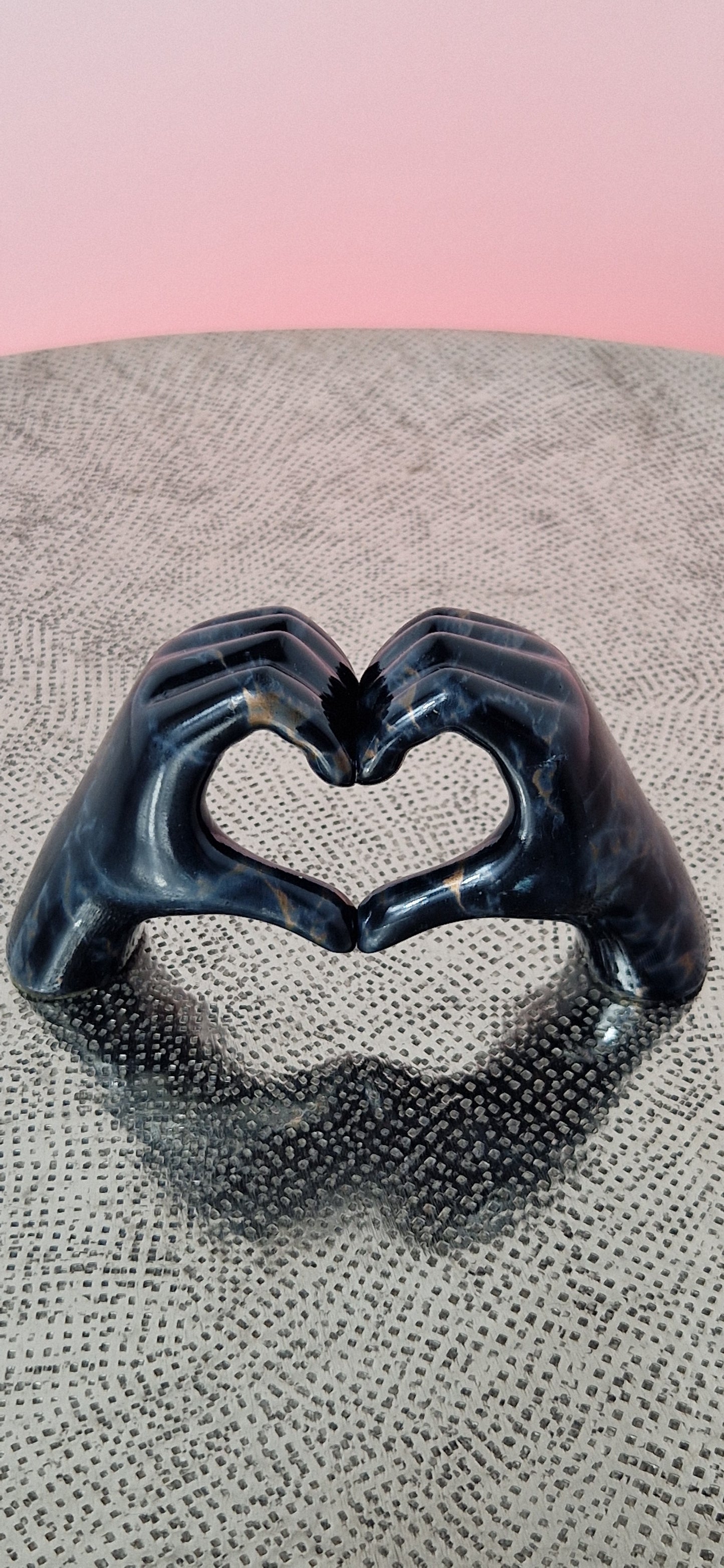 Sculpture "Mains en Cœur"