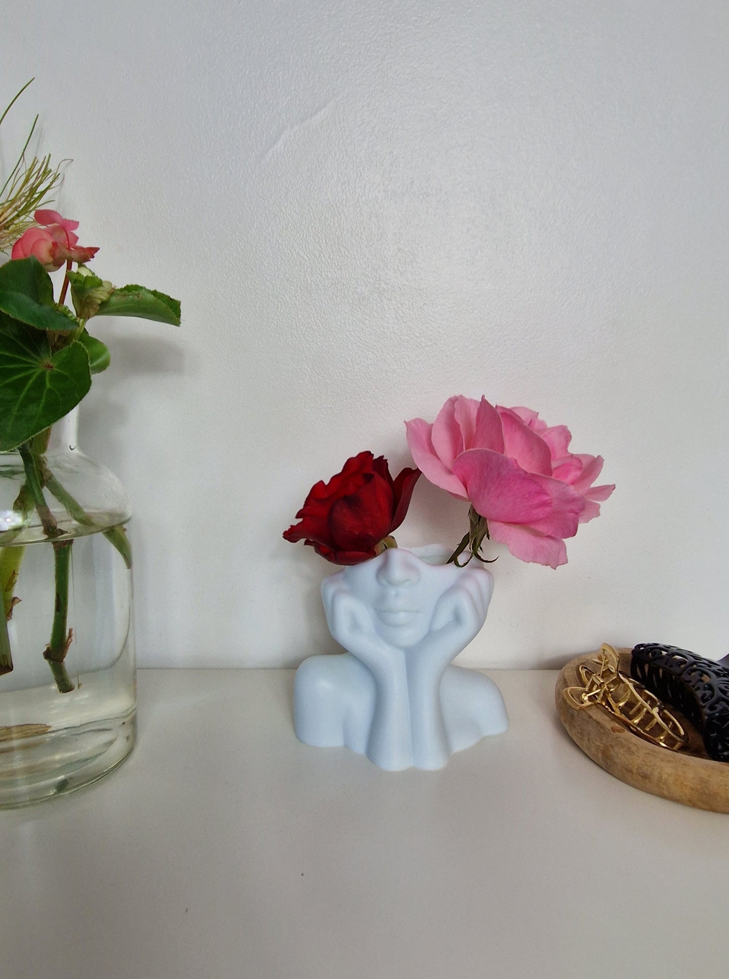 Pot Organisateur Statue Visage "Main Stylisée"