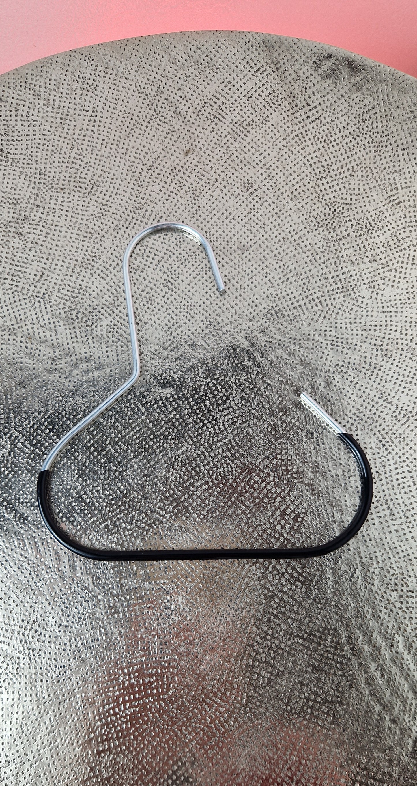 Cintres Pour Accessoires en Acier – Élégants et Pratiques