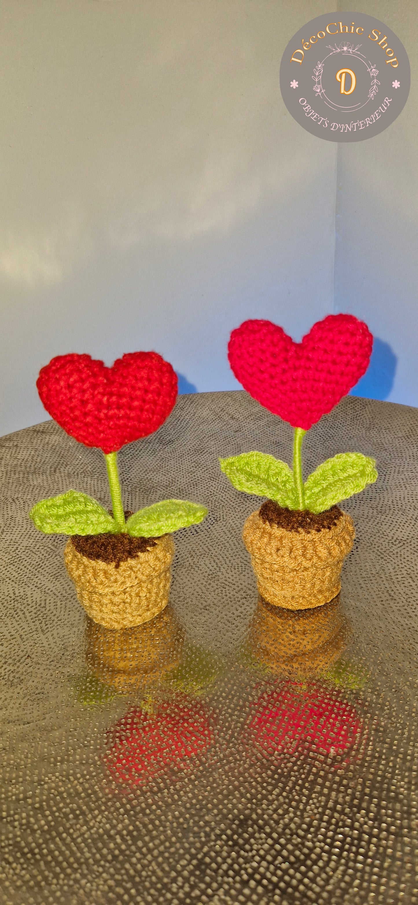 Décoration "Fleur en Cœur en Pot Tricoté"