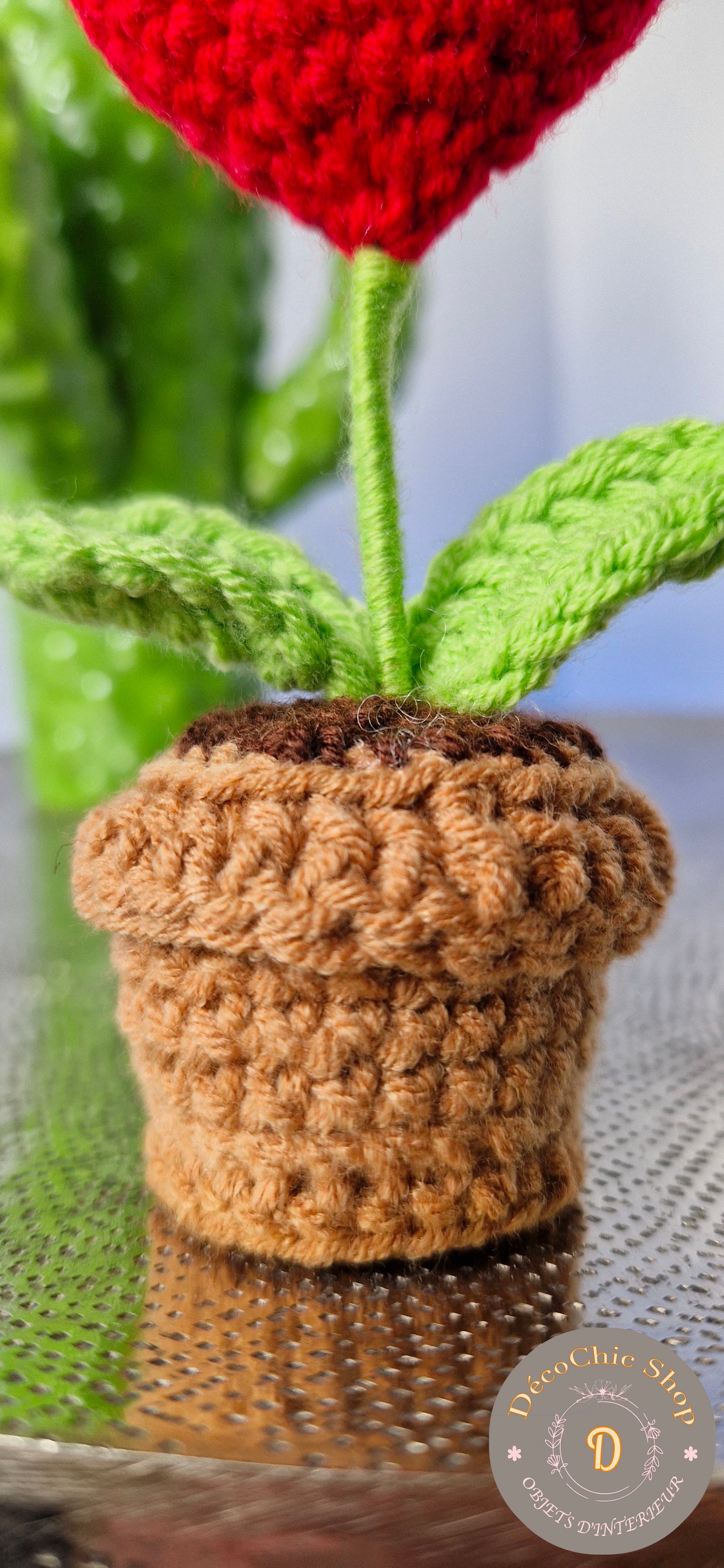Décoration "Fleur en Cœur en Pot Tricoté"