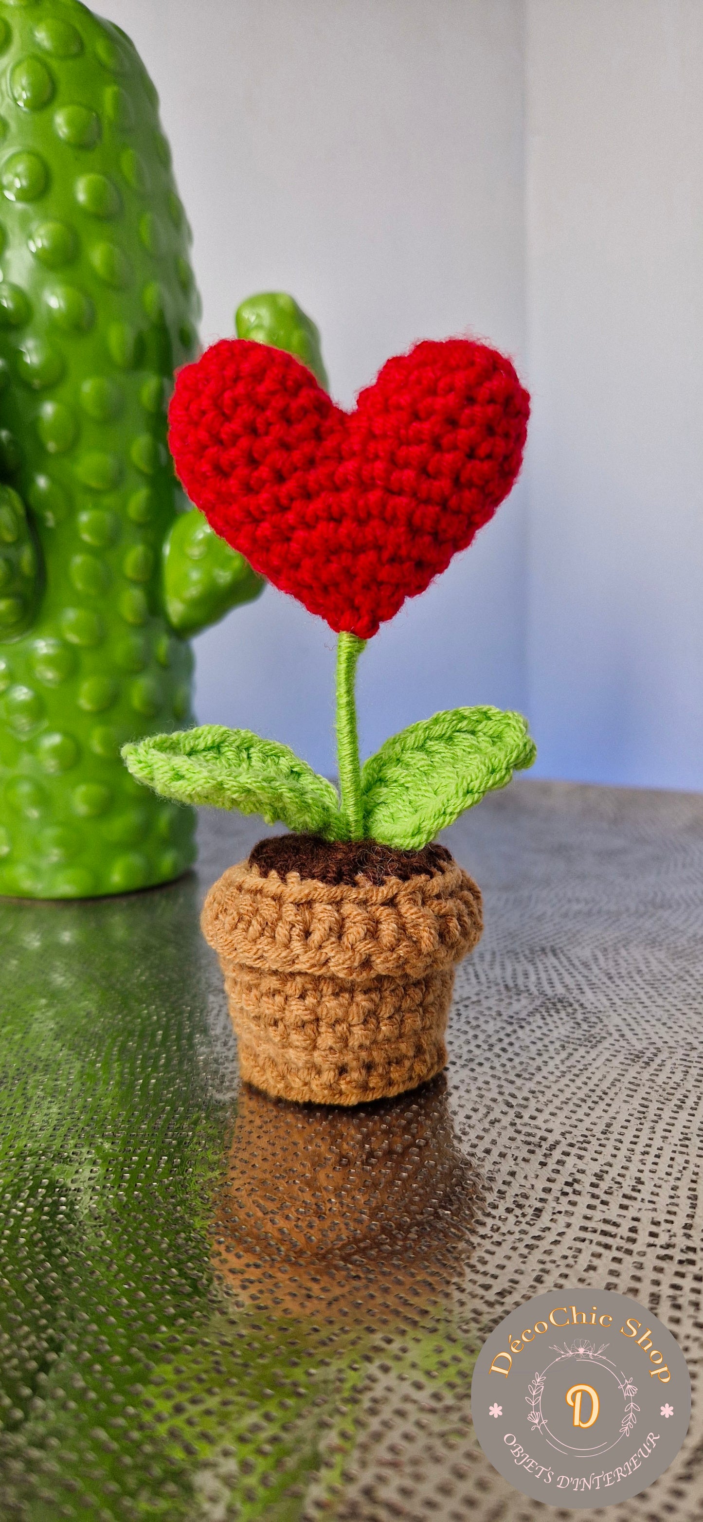 Décoration "Fleur en Cœur en Pot Tricoté"