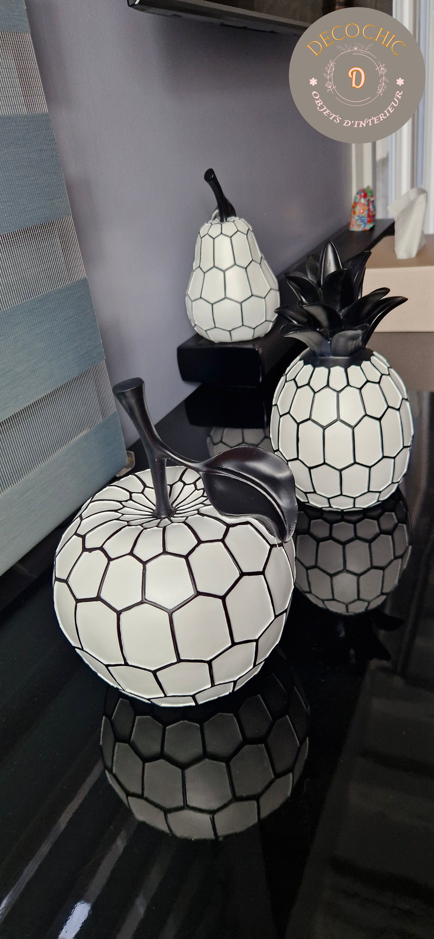 Sculpture "Pomme, Ananas ou Poire" – Décoration Graphique en Résine