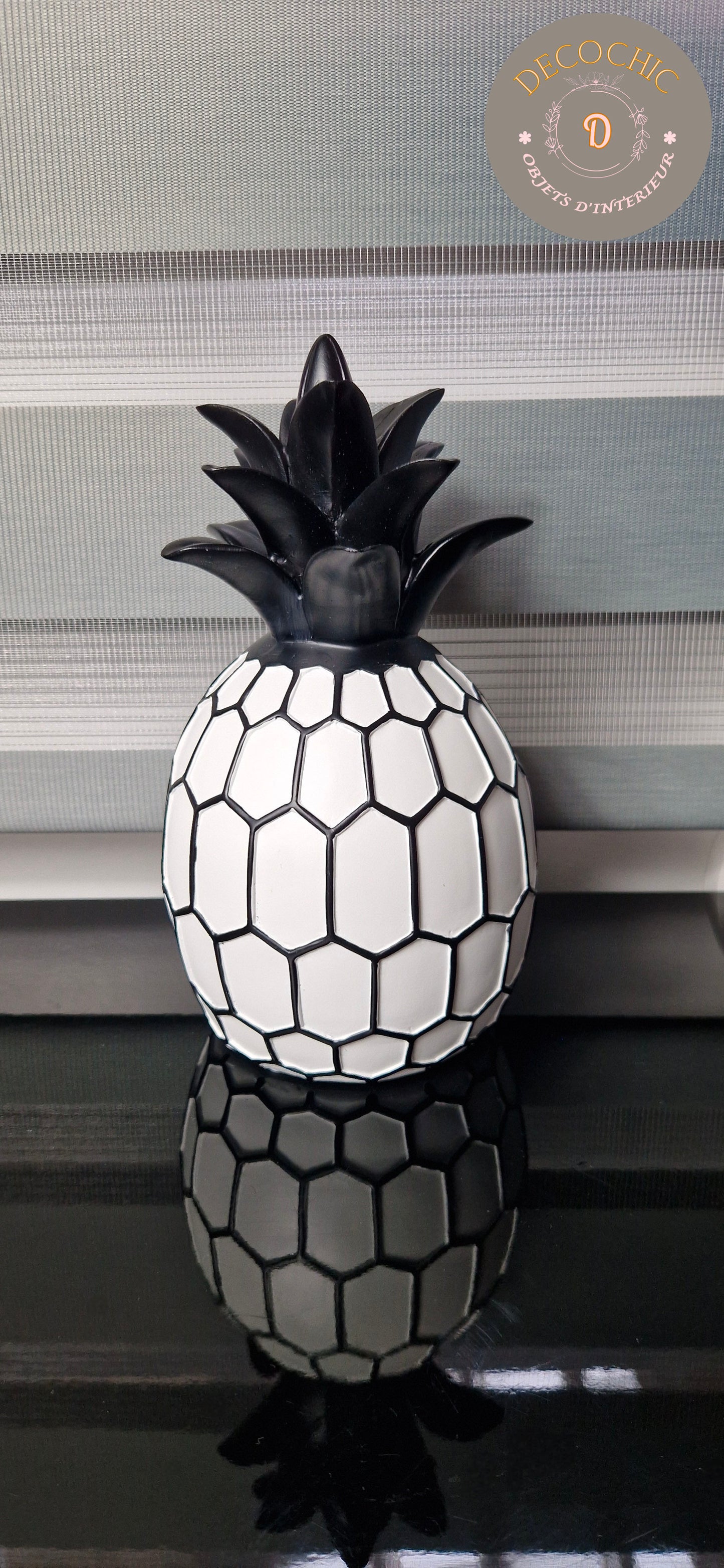 Sculpture "Pomme, Ananas ou Poire" – Décoration Graphique en Résine