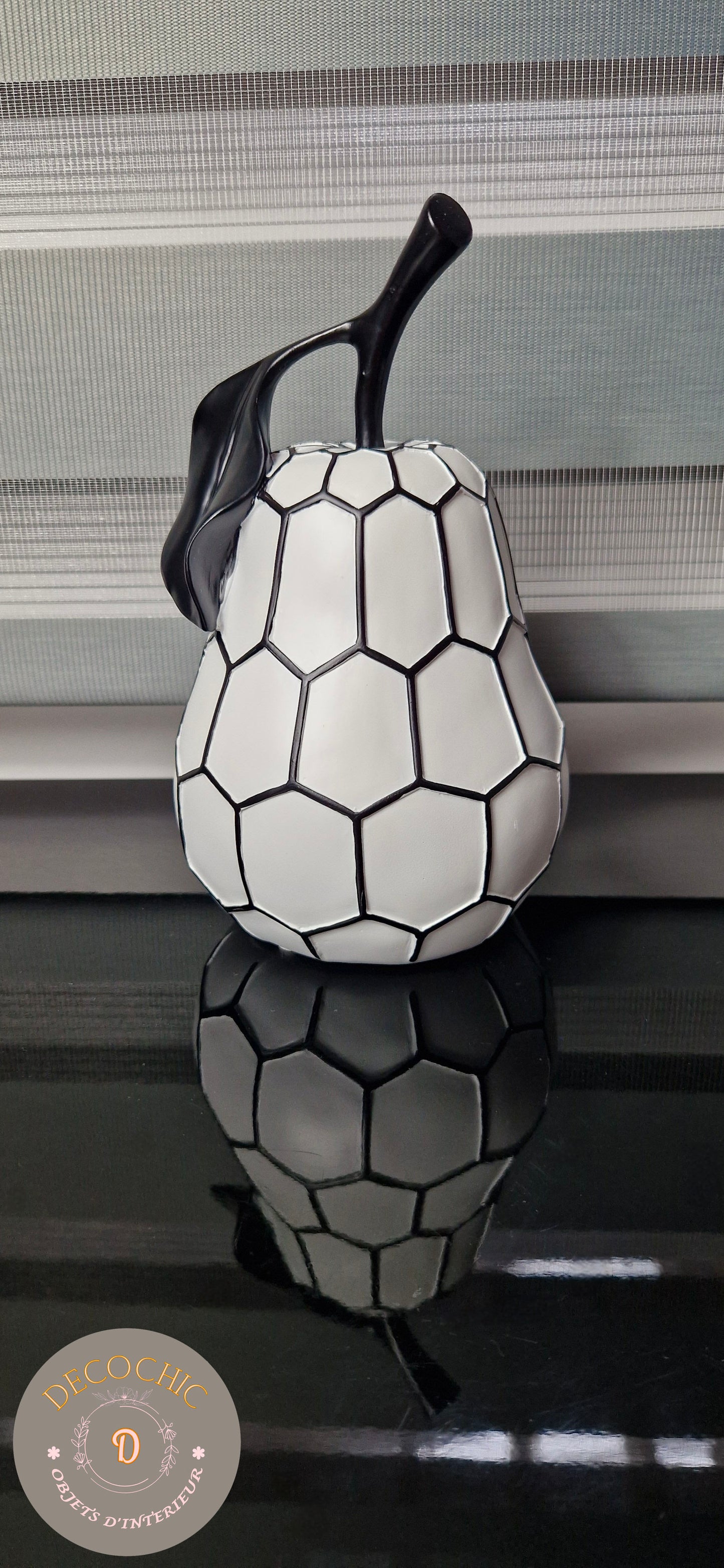 Sculpture "Pomme, Ananas ou Poire" – Décoration Graphique en Résine