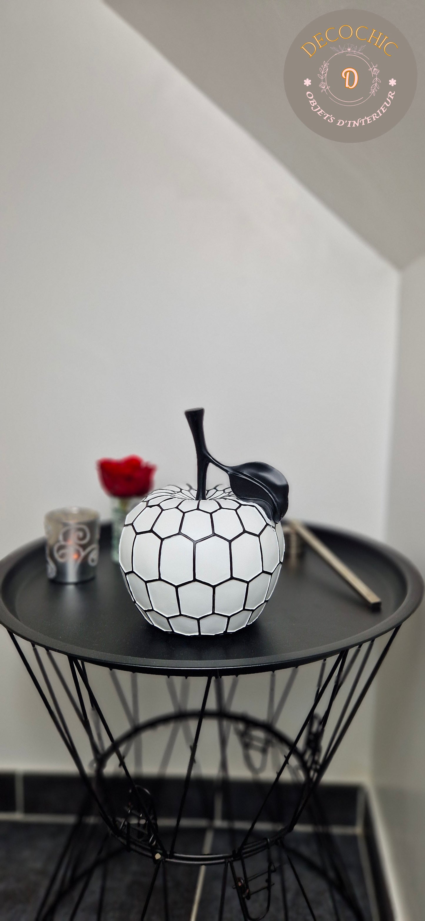 Sculpture "Pomme, Ananas ou Poire" – Décoration Graphique en Résine