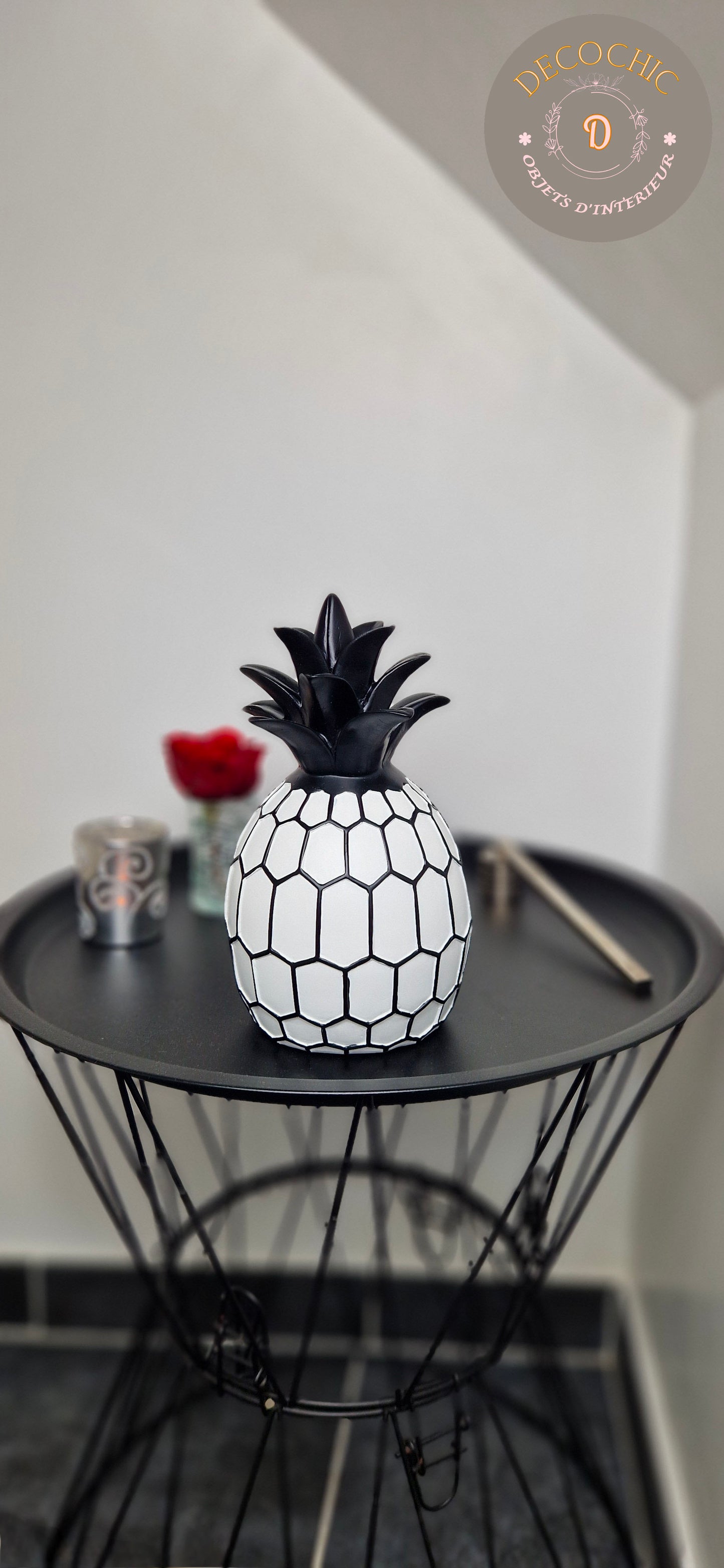 Sculpture "Pomme, Ananas ou Poire" – Décoration Graphique en Résine